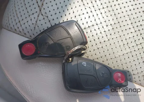 2003 Mercedes-Benz C 240 из США, поврежденный, VIN WDBRF81J53F415391